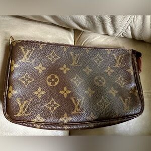 Authentic LV Pochette accessories